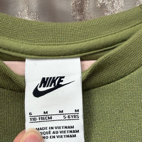 Nike Green Pullover with Gold Logo Size 6 - Picture 2 of 4
